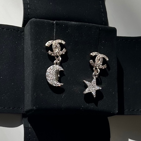 CHANEL Crystal CC Logo Star And Moon Earrings - Picture 4 of 12